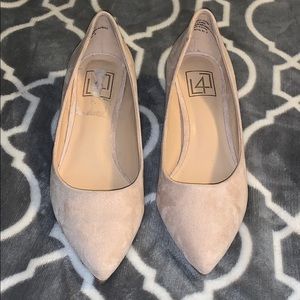 Never worn light pink suede kitten heel